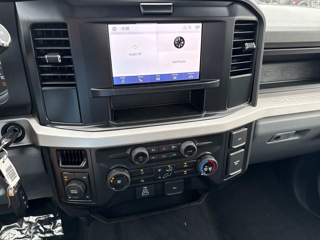 2025 Ford F-350 photo 6