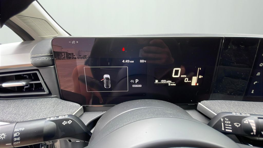 2025 Nissan Kicks SV photo 11