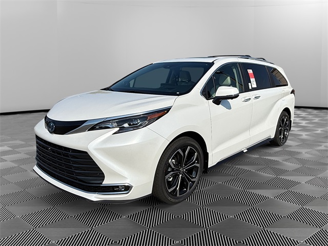 2025 Toyota Sienna Platinum's photo