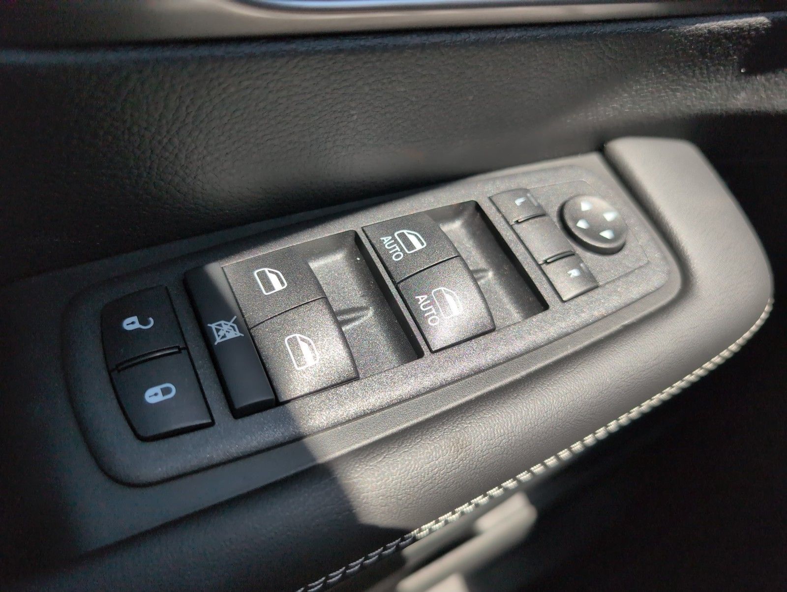 2025 Chrysler Voyager LX photo 12