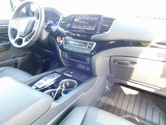 2025 Honda Passport Black Edition photo 20