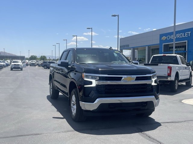 2025 Chevrolet Silverado 1500 LT photo 2