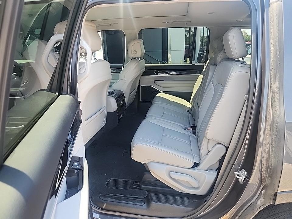 Image 8 of Pre-Owned 2022 Jeep Wagoneer Series I 4WD 4D Sport Utility