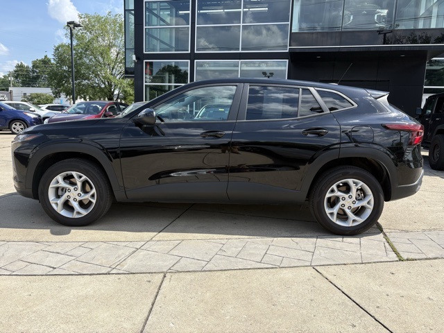 2024 Chevrolet Trax LS photo 4