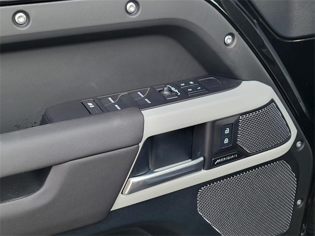 2024 Land Rover Defender 110 S photo 15