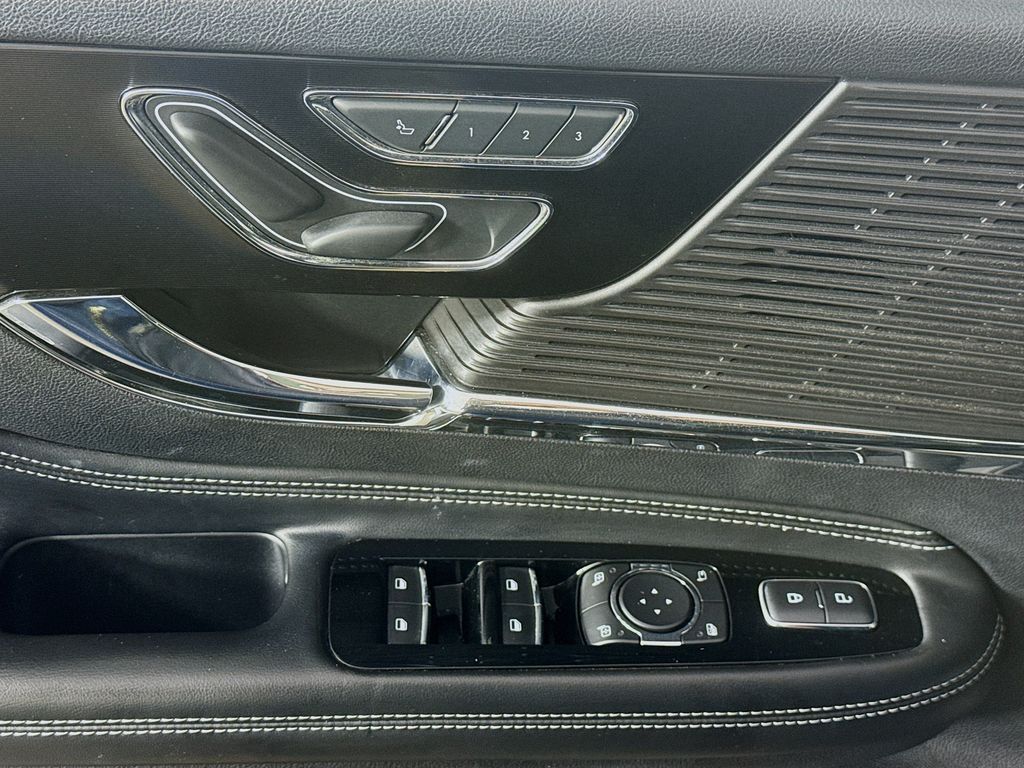 2021 Lincoln Corsair Standard photo 20