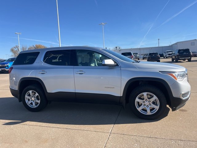 2017 Gmc Acadia SLE photo 2