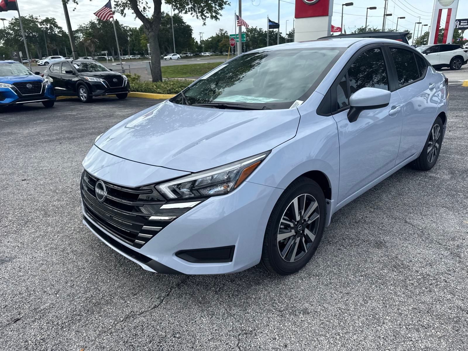 2025 Nissan Versa 1.6 SV photo 2