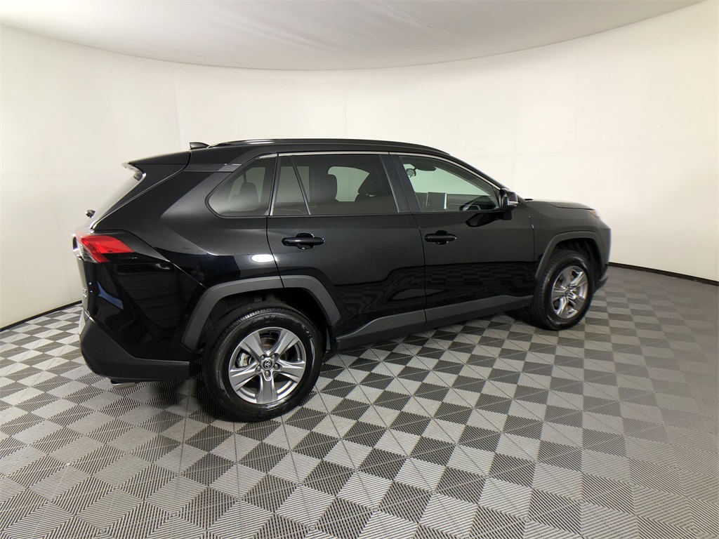 2024 Toyota RAV4 XLE photo 2