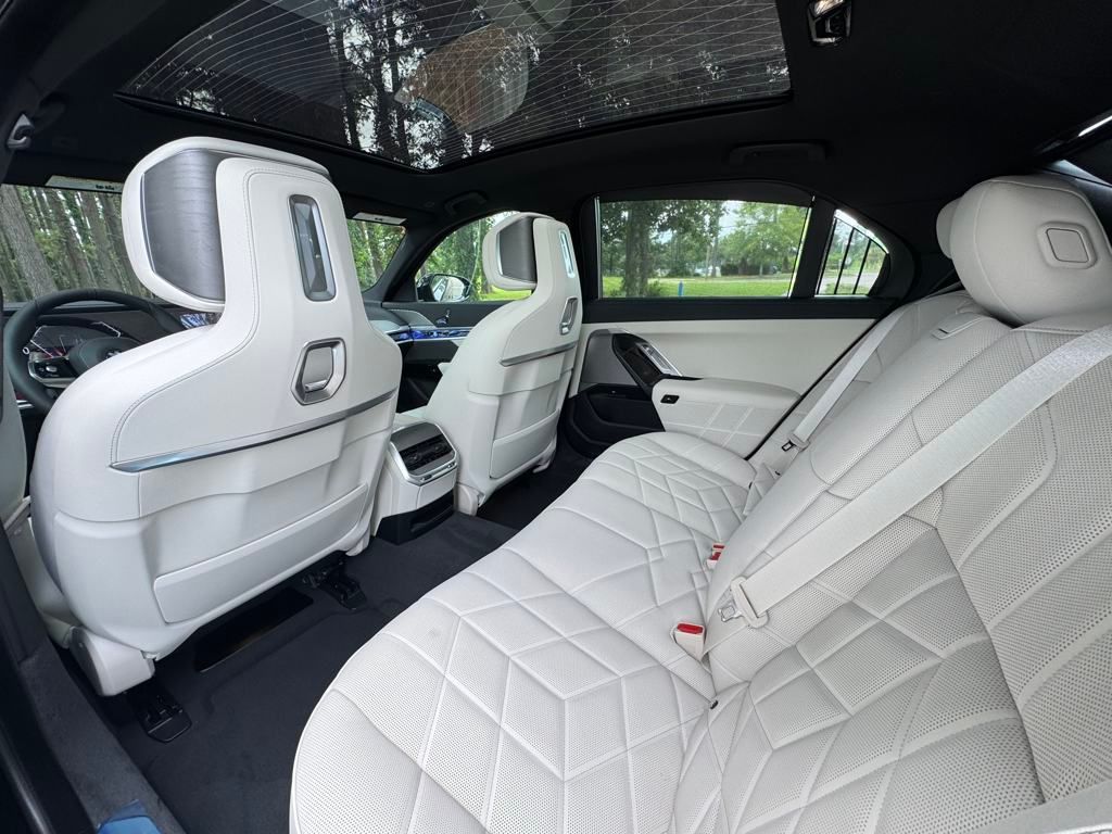 2025 Bmw 740i photo 13