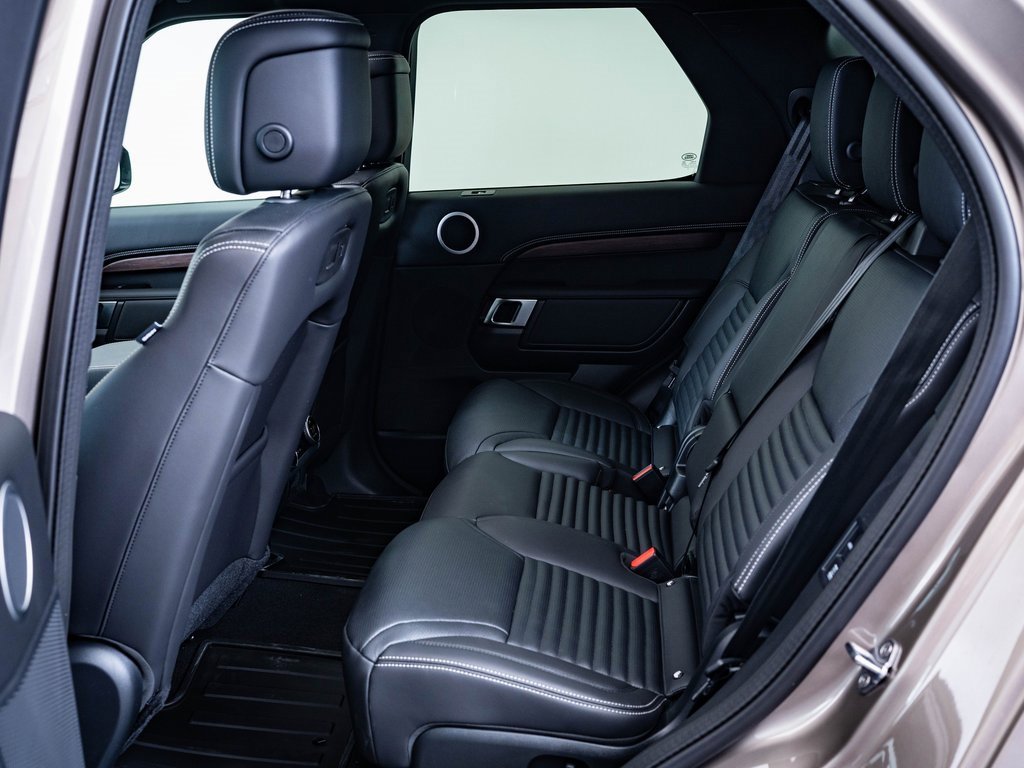2025 Land Rover Discovery SE photo 22