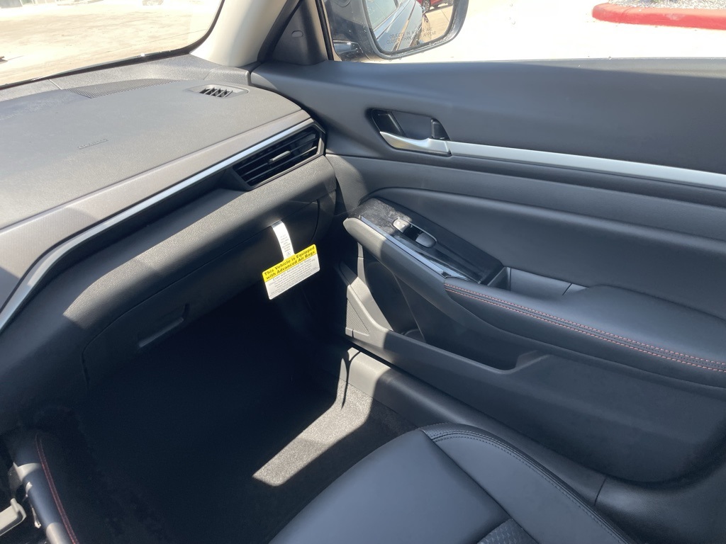 2025 Nissan Altima SR photo 16