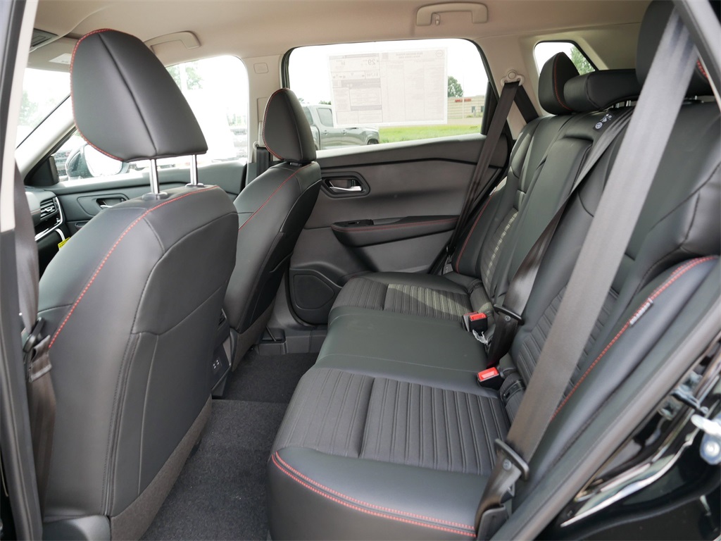 2026 Nissan Rogue AWD photo 4