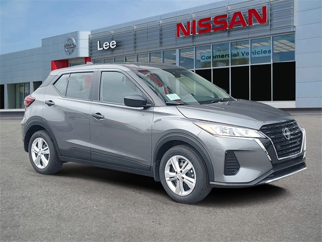 2025 Nissan KICKS PLAY Base's photo