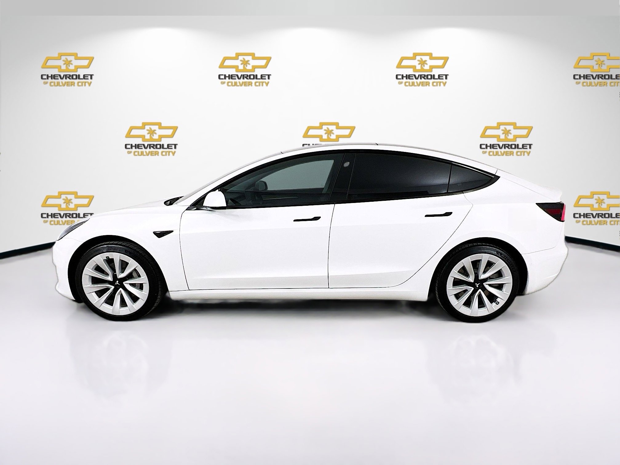 2021 Tesla Model 3 Standard Range Plus photo 4