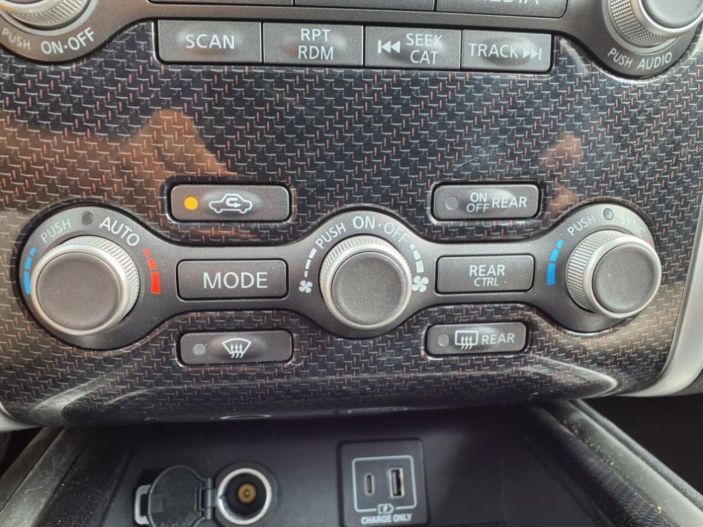2020 Nissan Pathfinder SL photo 24