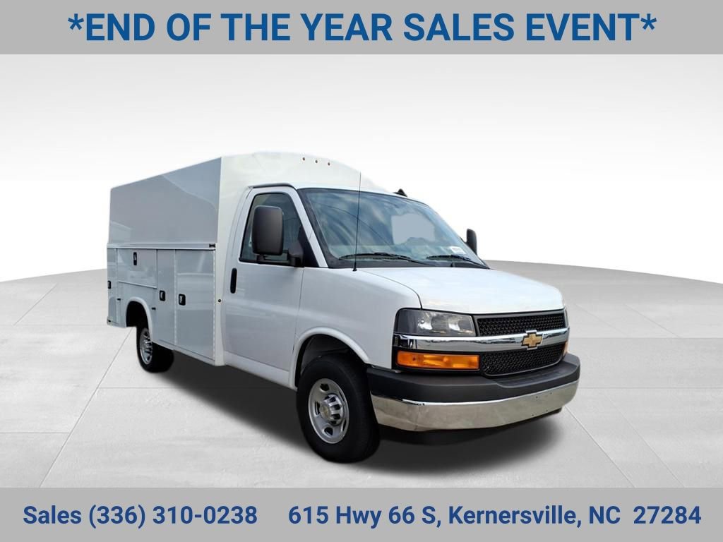 2025 Chevrolet Express Cutaway Base's photo