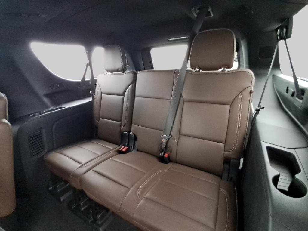 2023 Chevrolet Suburban High Country photo 8