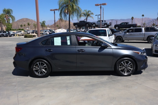 2023 Kia Forte LXS photo 2
