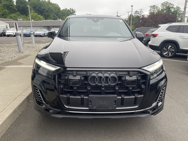 2025 Audi Q7 45 Premium Plus photo 2