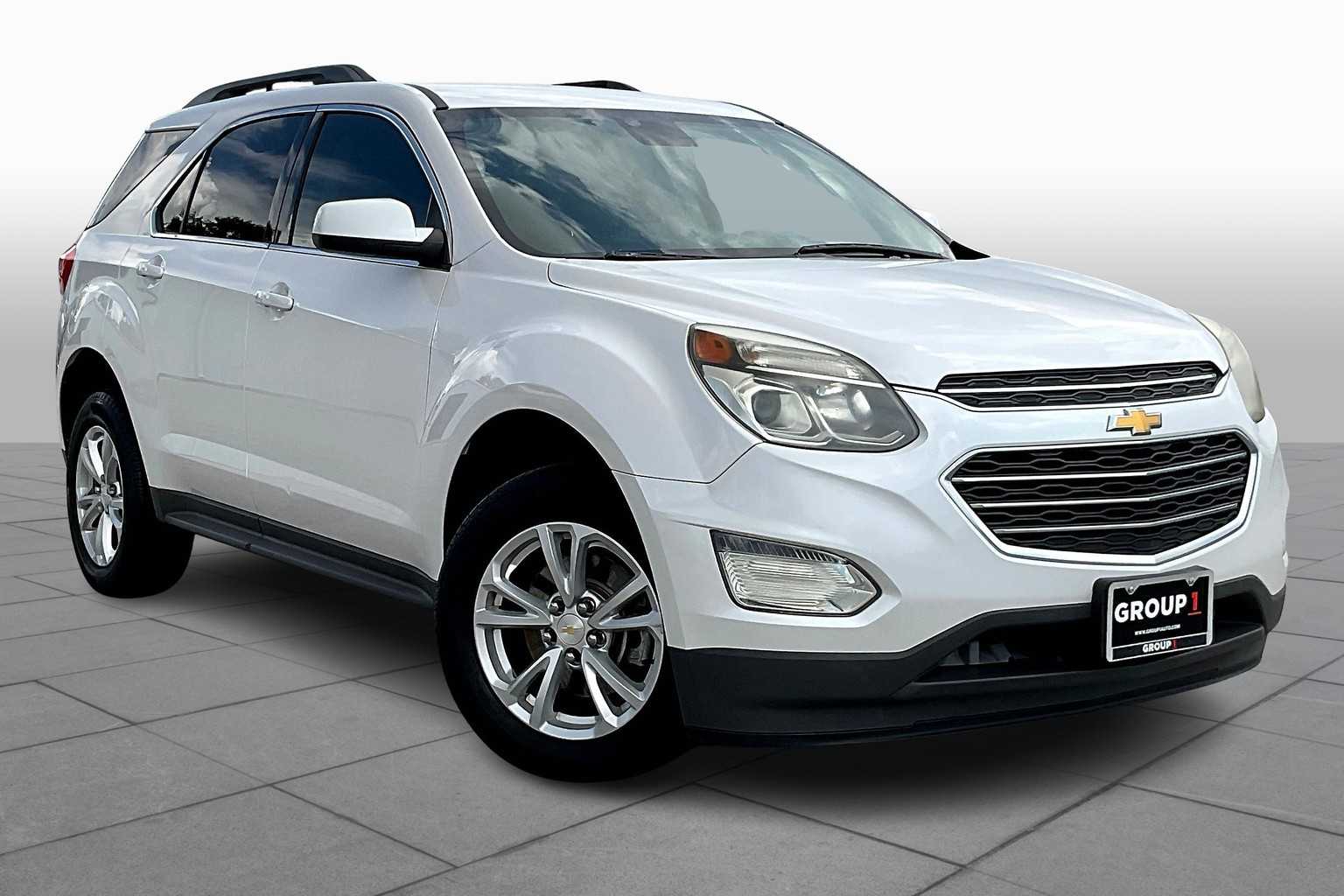 2017 Chevrolet Equinox LT photo 2