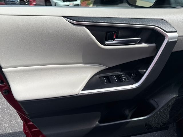 2022 Toyota RAV4 XLE photo 9