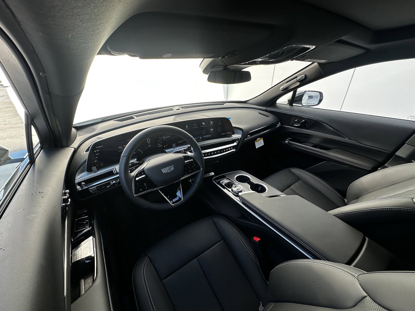 2025 Cadillac Lyriq Luxury photo 14