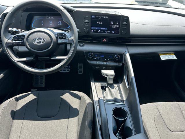 2025 Hyundai Elantra SEL Sport photo 20