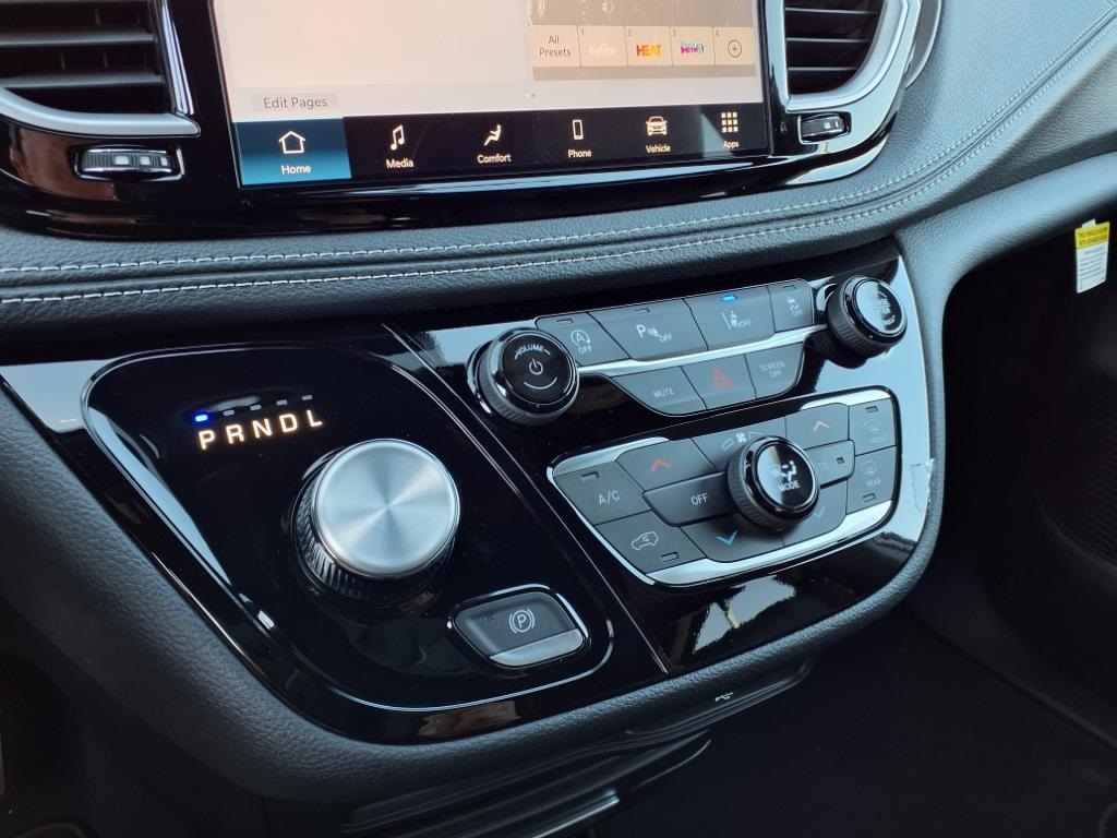 2026 Chrysler Pacifica photo 17