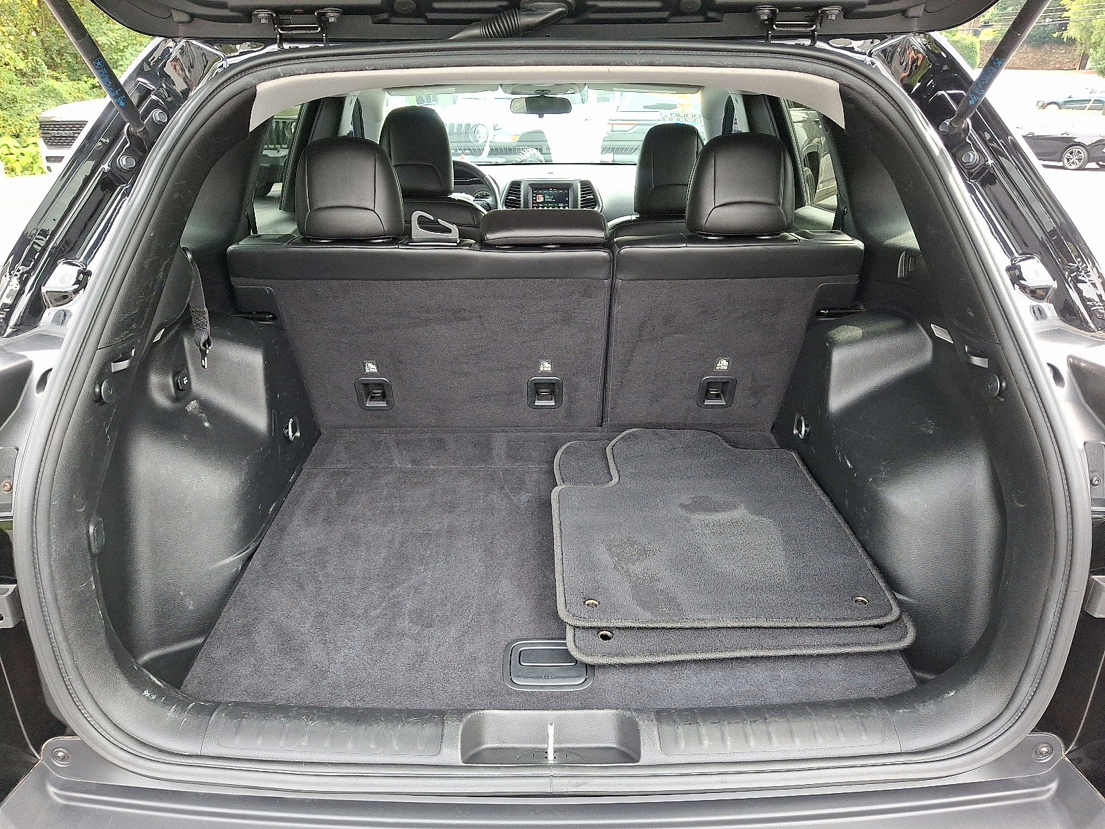 2019 Jeep Cherokee Altitude photo 23