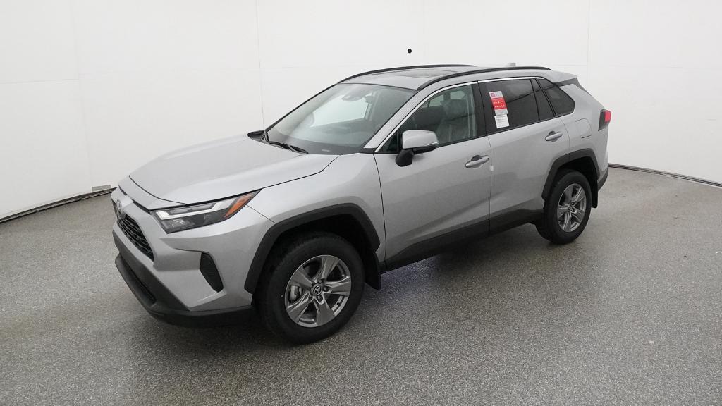2025 Toyota RAV4 XLE's photo