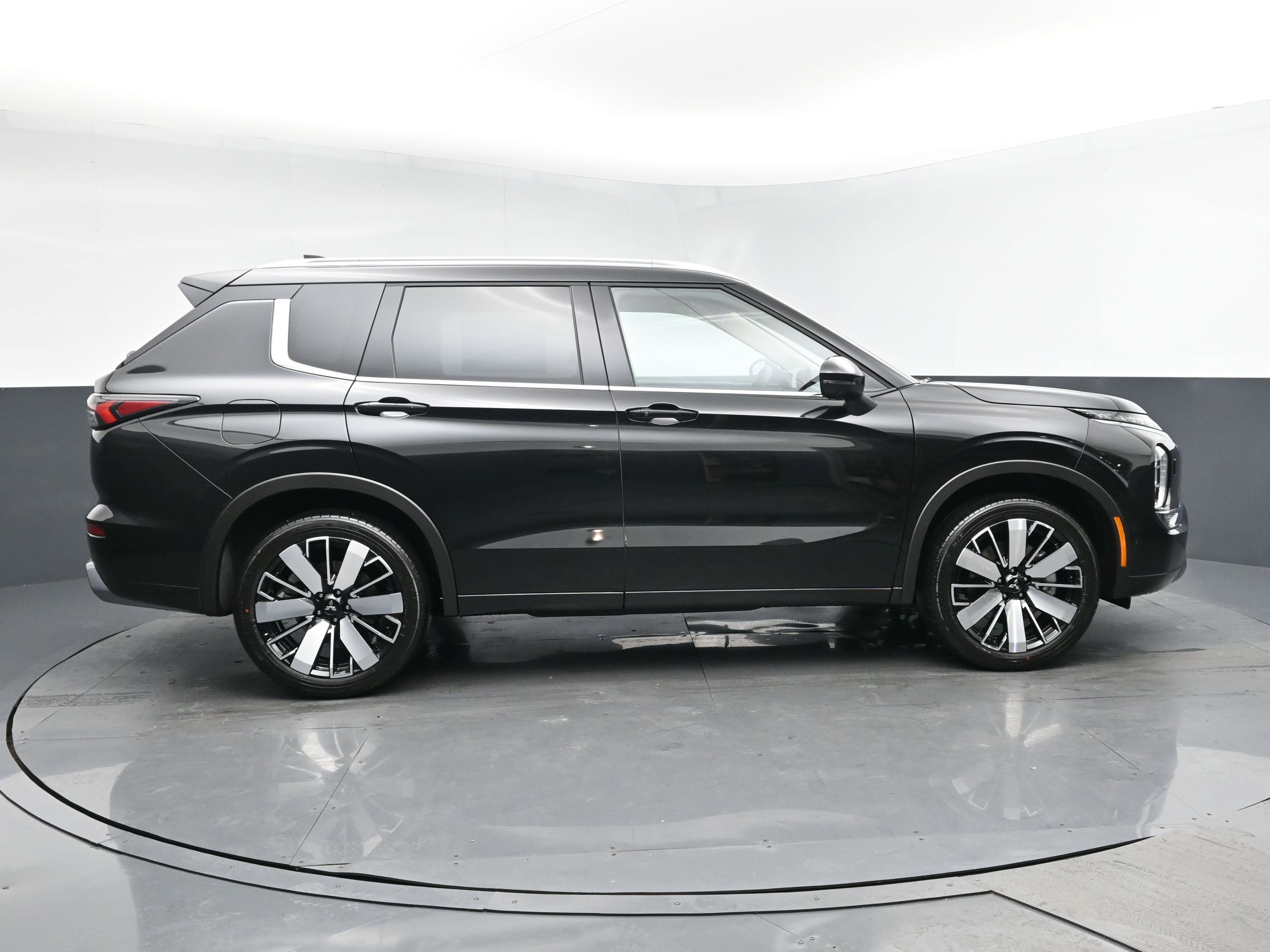 2025 Mitsubishi Outlander SEL GT photo 3