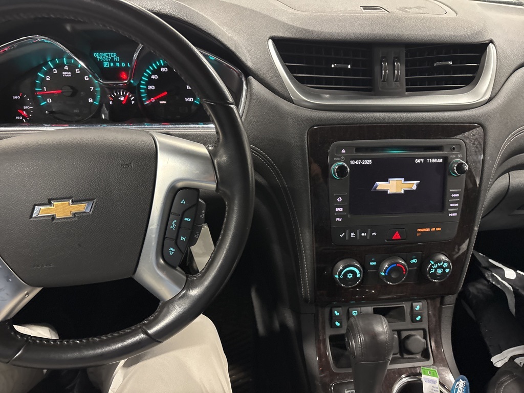 2017 Chevrolet Traverse 1LT photo 2