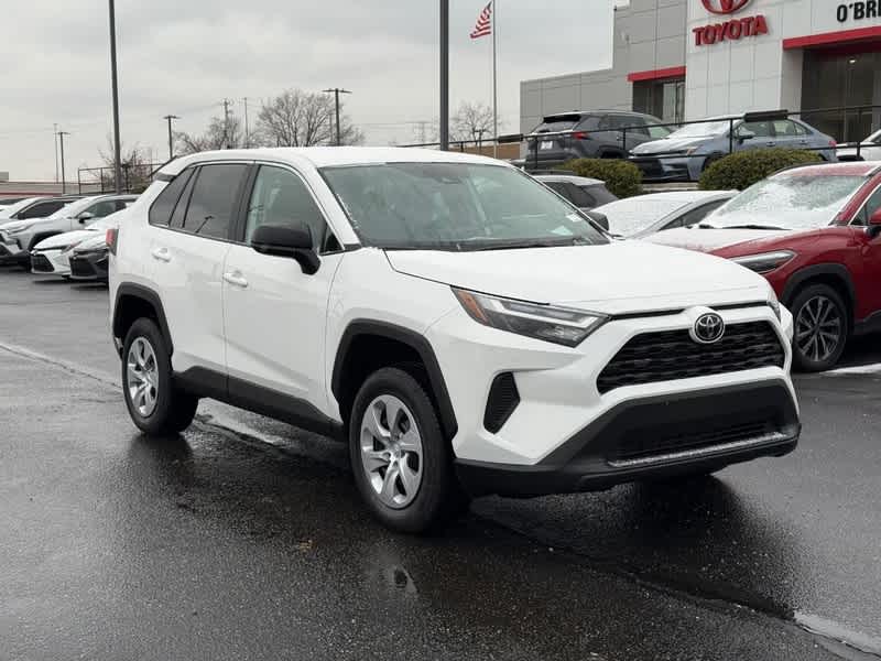 2025 Toyota RAV4 LE's photo
