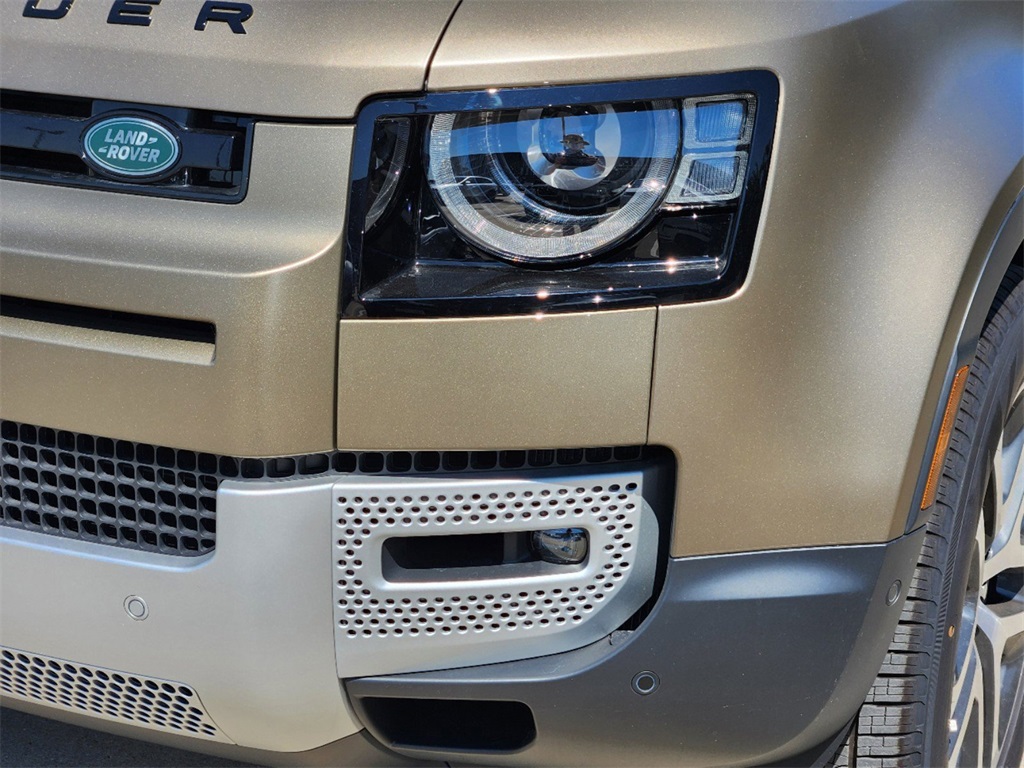 2024 Land Rover Defender 110 S photo 8