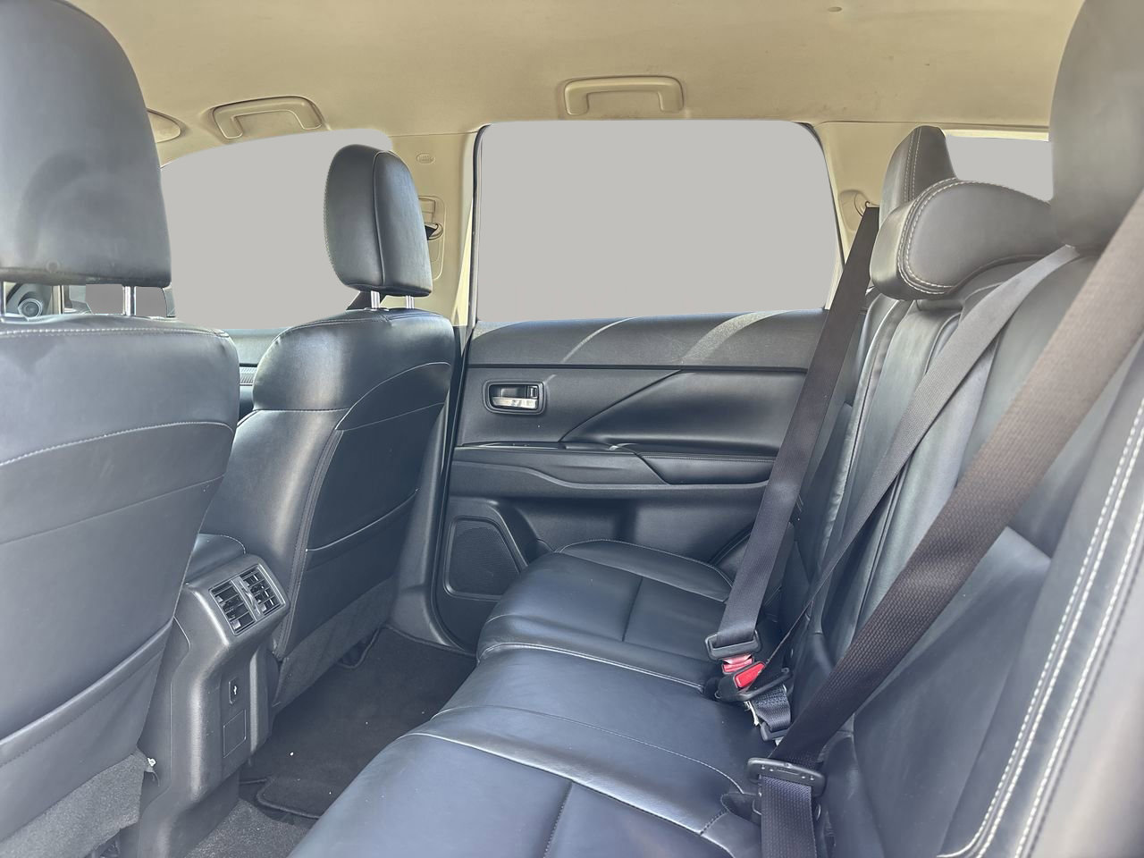2019 Mitsubishi Outlander SEL photo 16