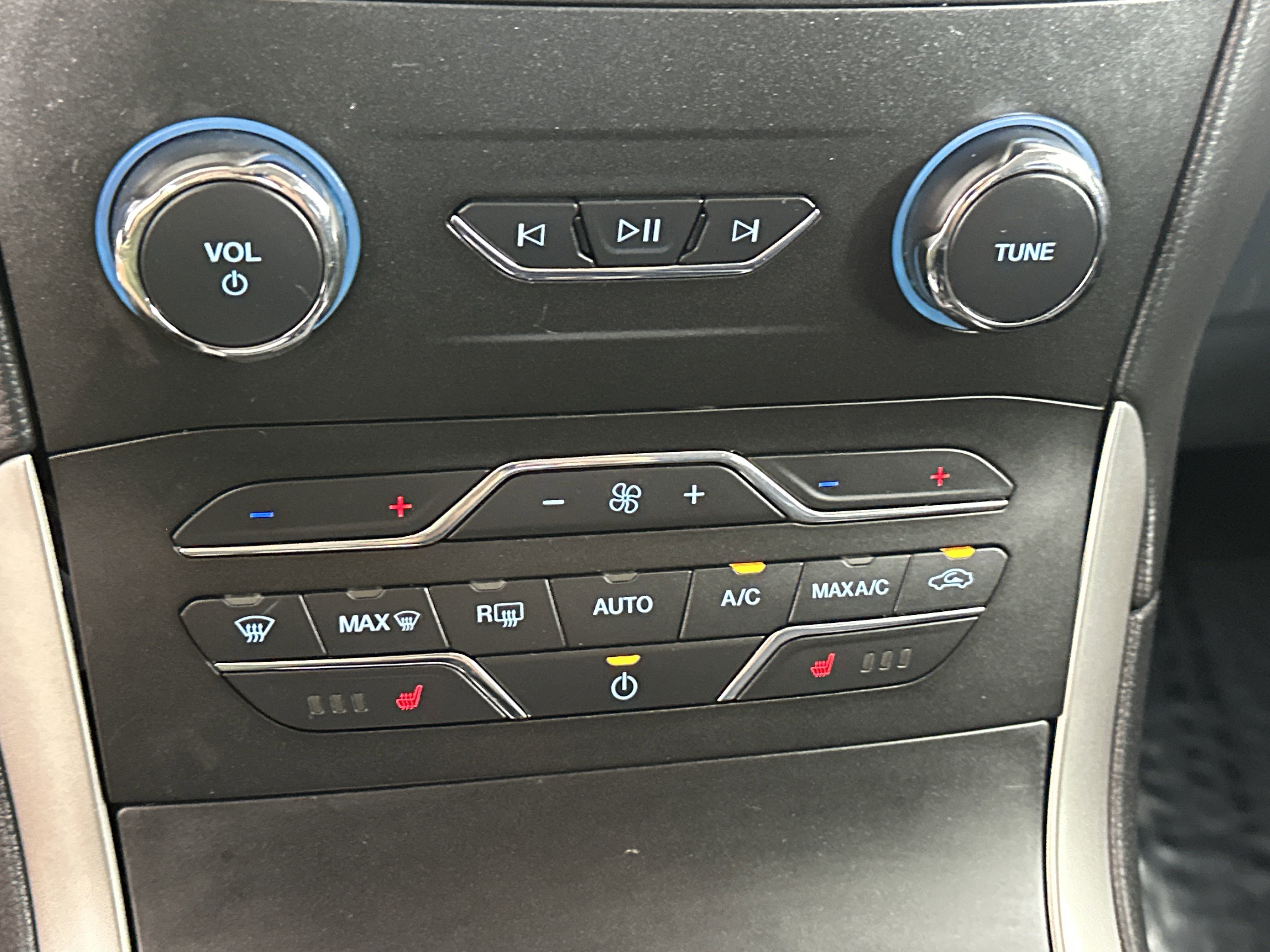 2020 Ford Edge SEL photo 10