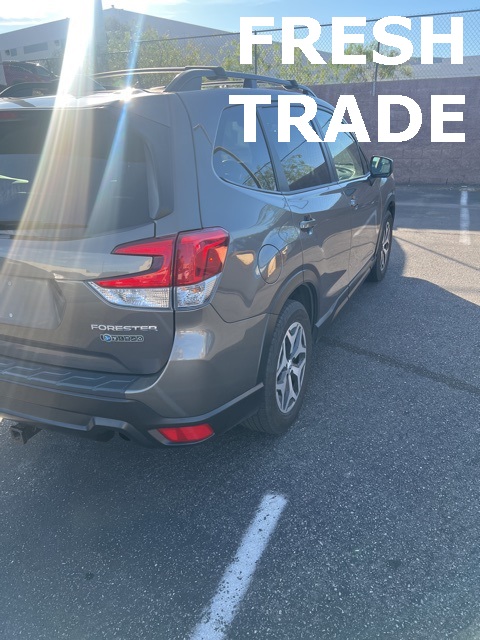 2021 Subaru Forester Premium photo 4