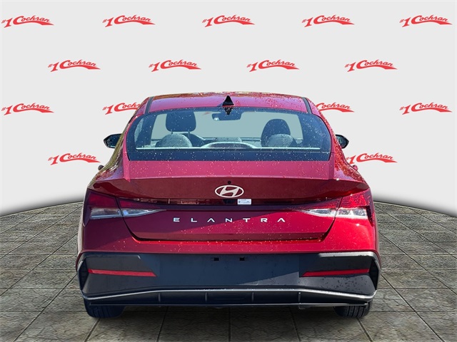 2024 Hyundai Elantra SEL photo 4