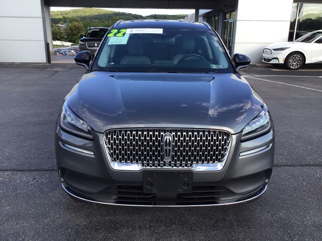 2022 Lincoln Corsair Standard photo 3