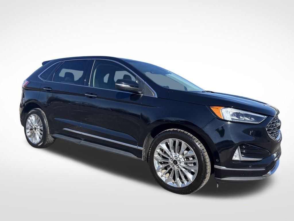 2022 Ford Edge Titanium's photo
