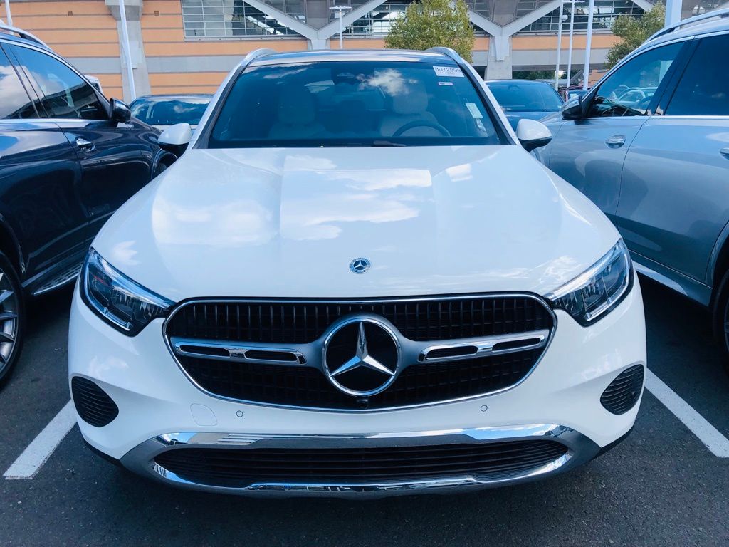 2025 Mercedes Benz GLC 300 4MATIC photo 2
