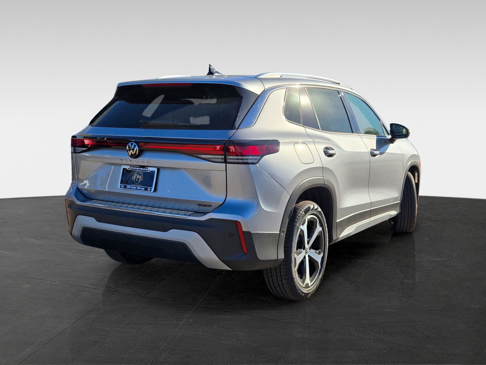 2025 Volkswagen Tiguan SE photo 2