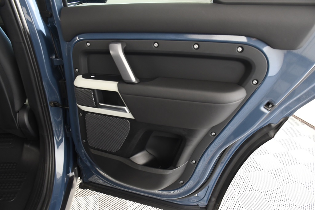 2022 Land Rover Defender 110 X-Dynamic HSE photo 21