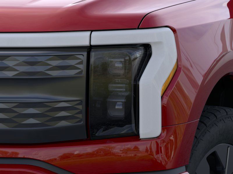 2025 Ford F-150 Lightning Lariat photo 18