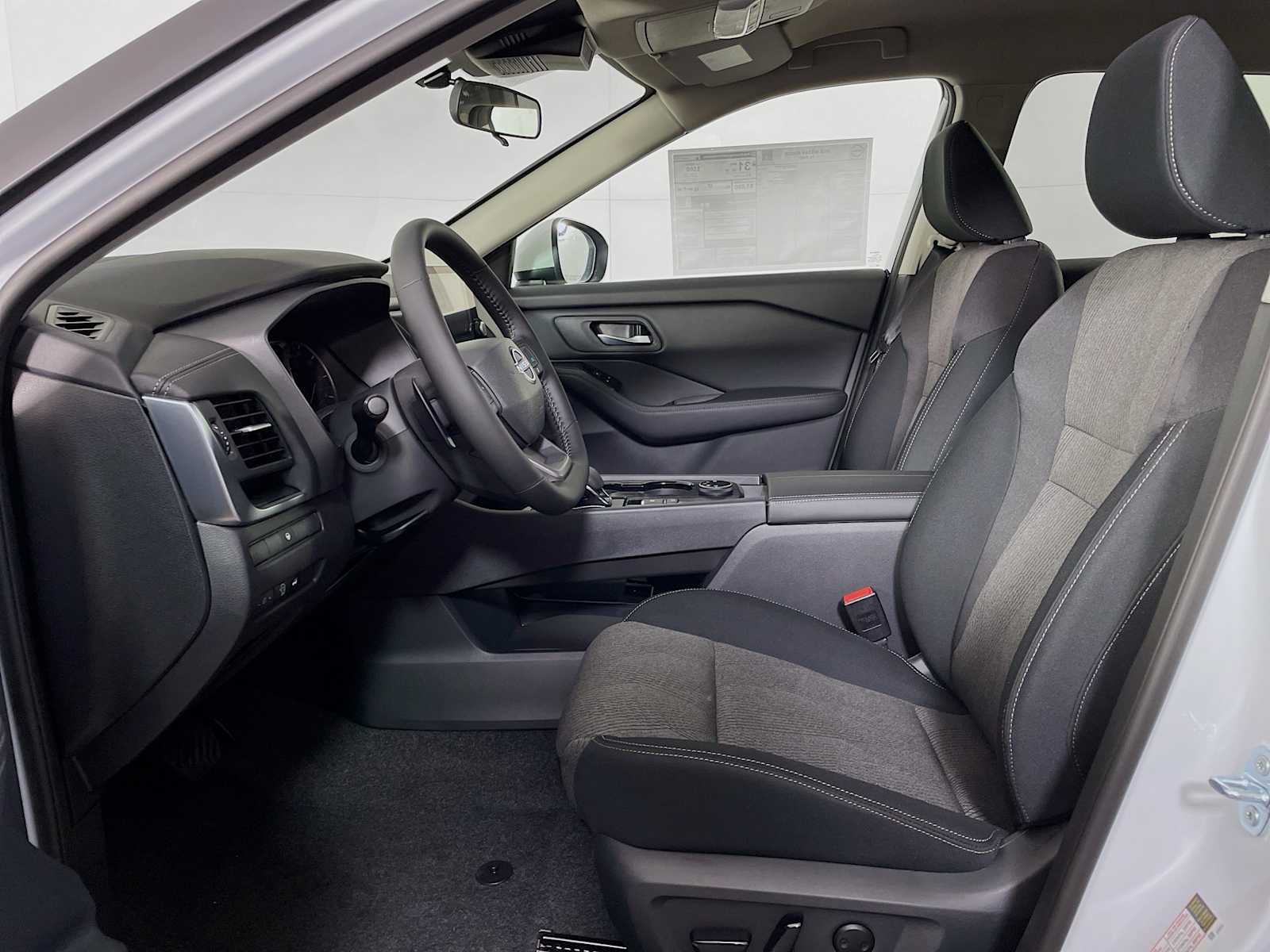 2026 Nissan Rogue SV photo 3