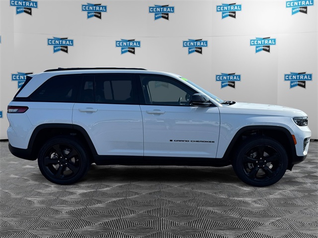 2023 Jeep Grand Cherokee Altitude photo 3