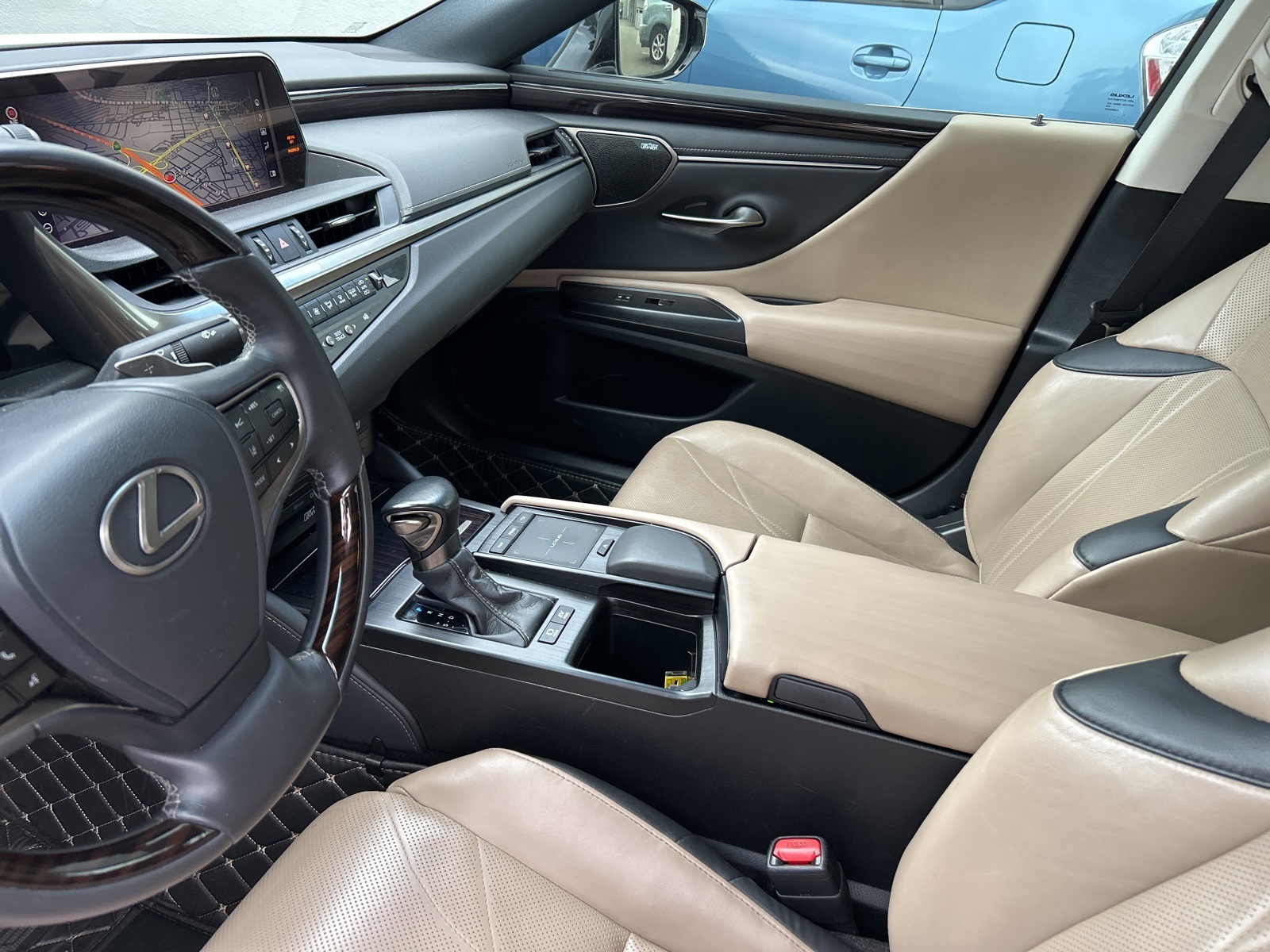 2021 Lexus ES 300h Luxury photo 9