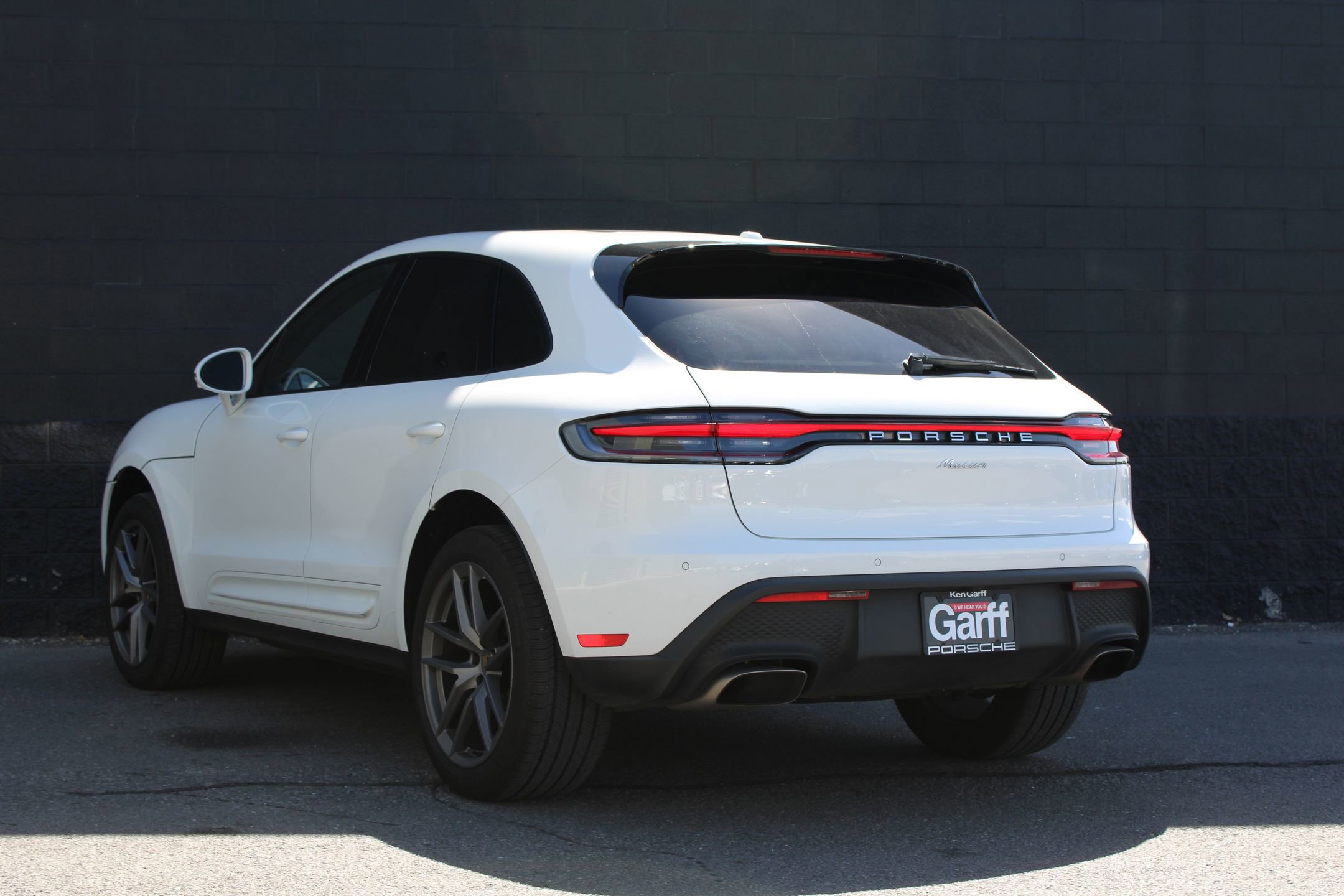 2023 Porsche Macan T photo 3
