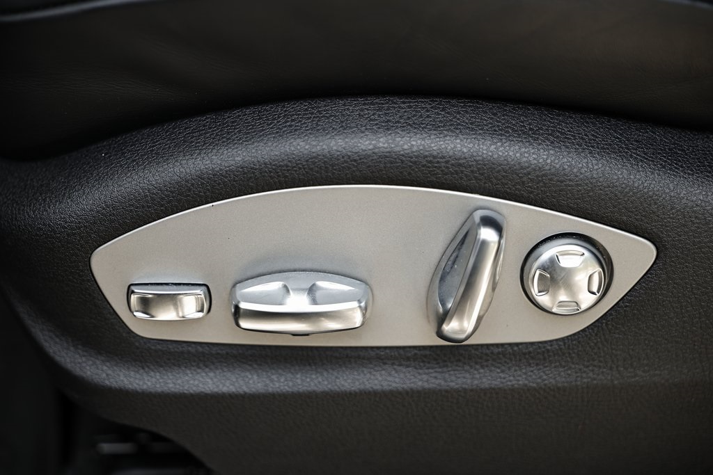 2024 Porsche Macan T photo 24